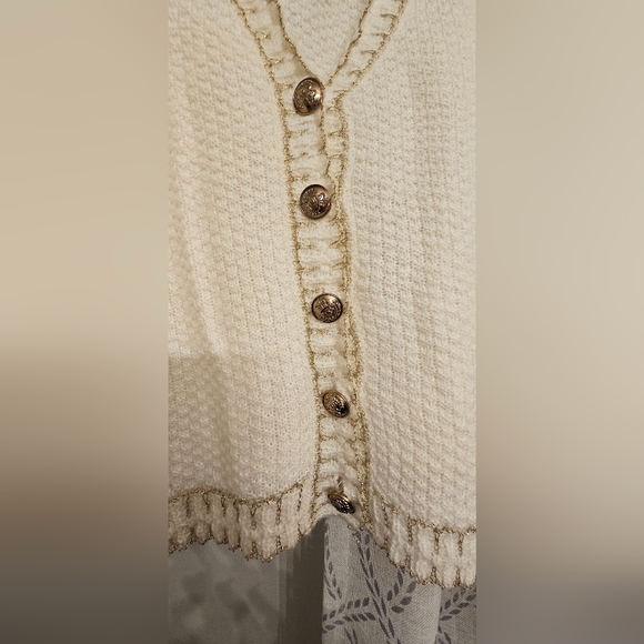 POL (L) Cream Button-Up Cardigan - Picture 2 of 8